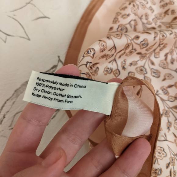 Cleobella pink scarf with flowers - Picture 4 of 4